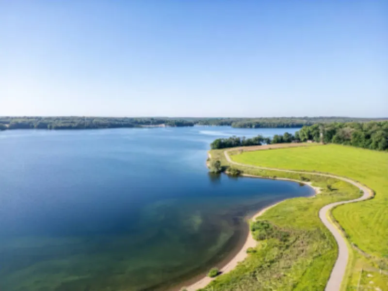 Les abords du barrage de la Plate Taille